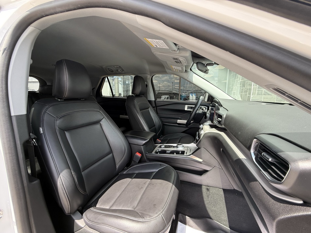 2023 Ford Explorer XLT photo 10