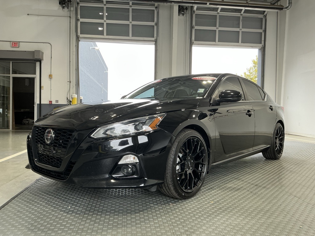 2022 Nissan Altima 2.5 SR photo 2