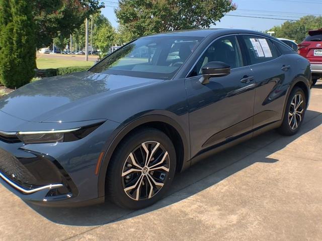 2026 Toyota Crown XLE photo 4