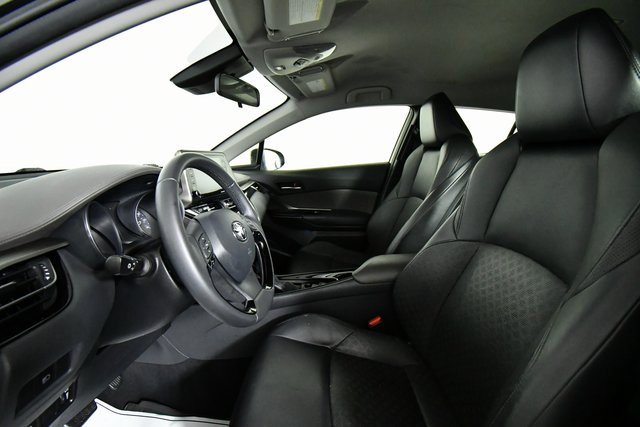 2021 Toyota C-HR LE photo 4