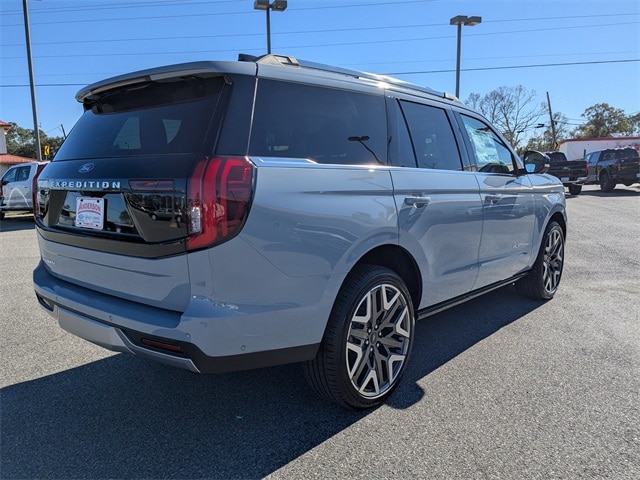 2025 Ford Expedition Platinum photo 2