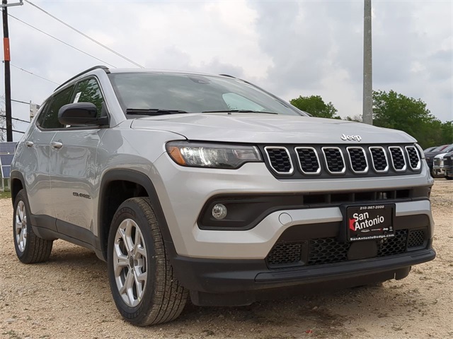2025 Jeep Compass North Edition Latitude photo 2
