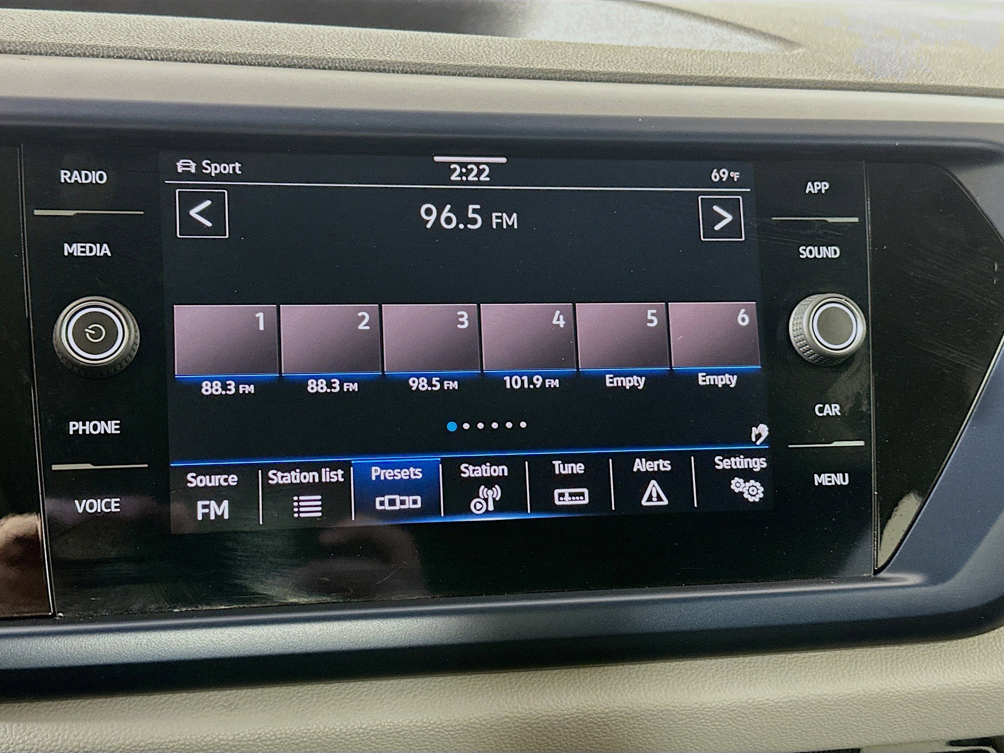 2022 Volkswagen Taos SE photo 14