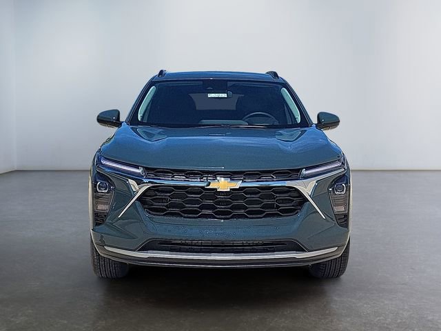 2025 Chevrolet Trax LT photo 8