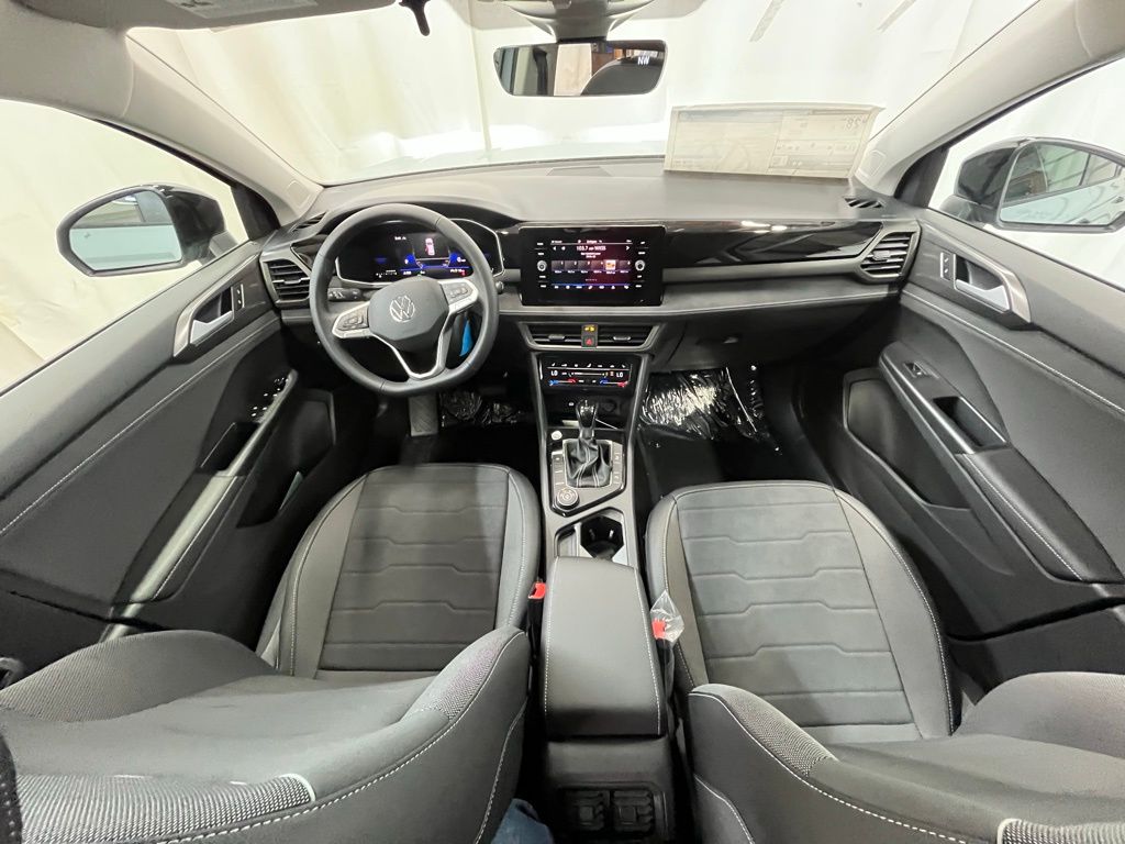 2025 Volkswagen Taos SE photo 12