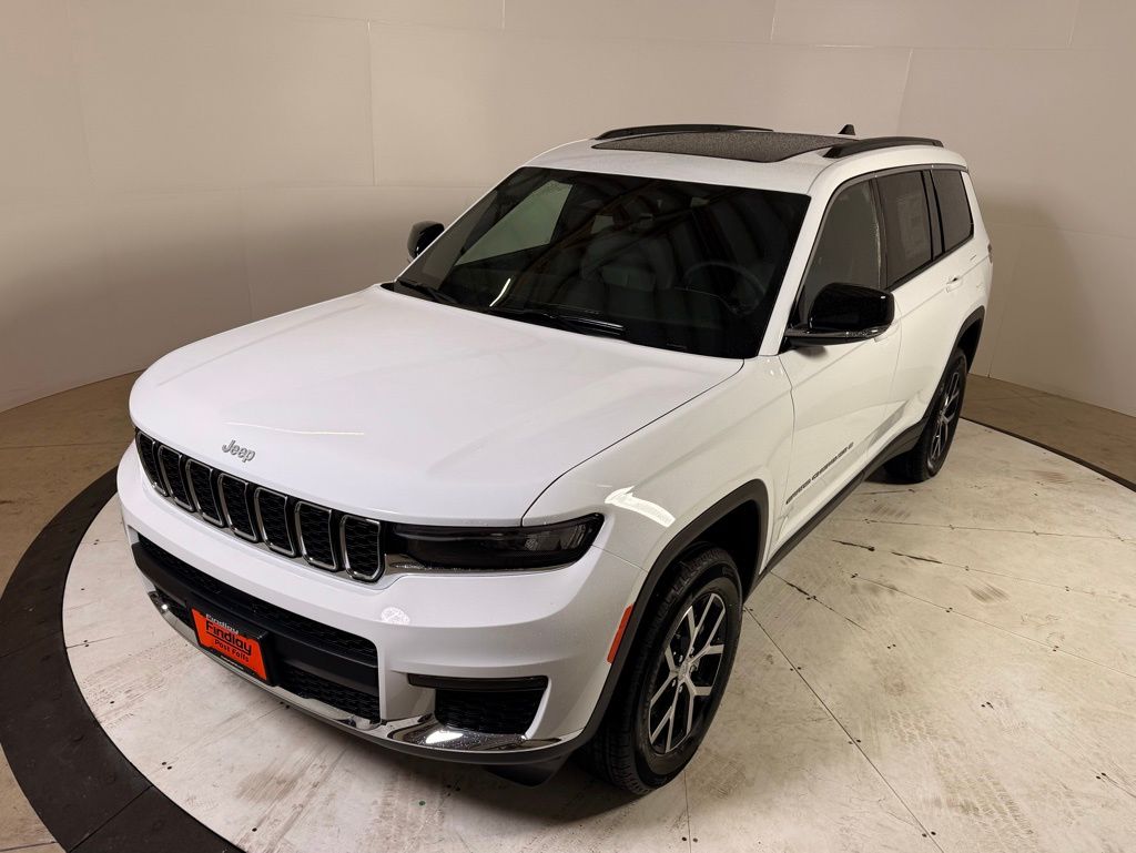 2025 Jeep Grand Cherokee Limited photo 3