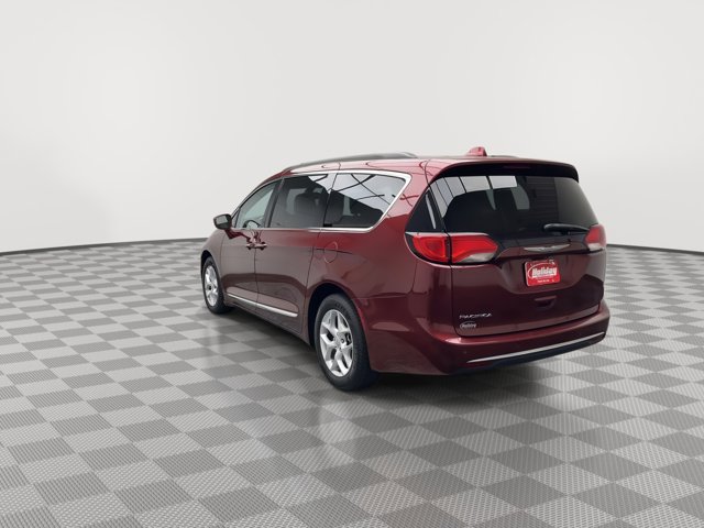 2017 Chrysler Pacifica Touring L photo 2