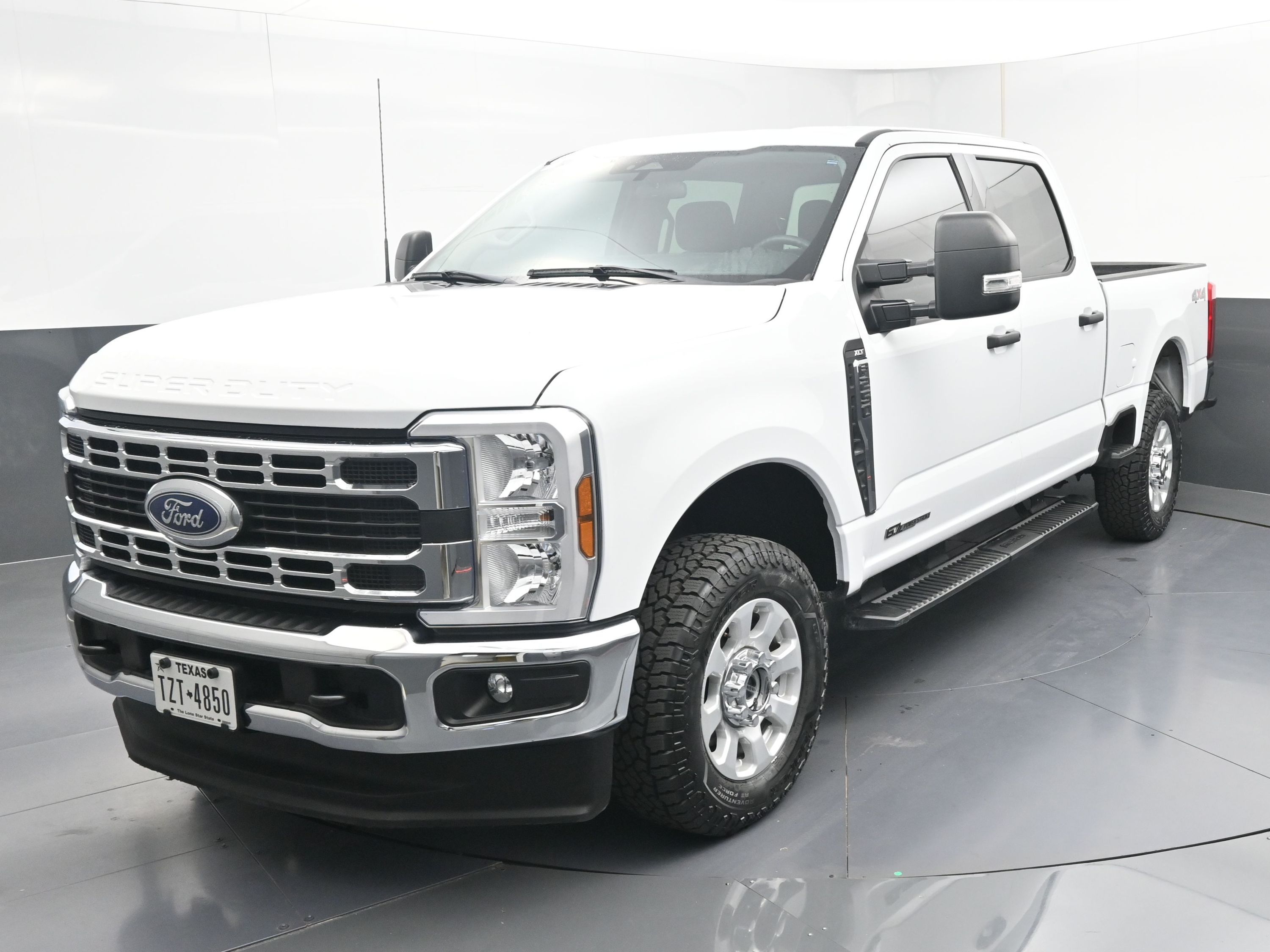 2024 Ford F-250 XLT photo 4
