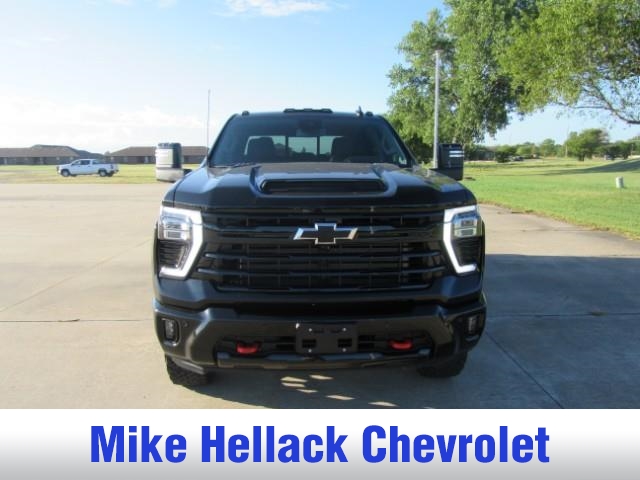 2025 Chevrolet Silverado 2500HD LTZ photo 2