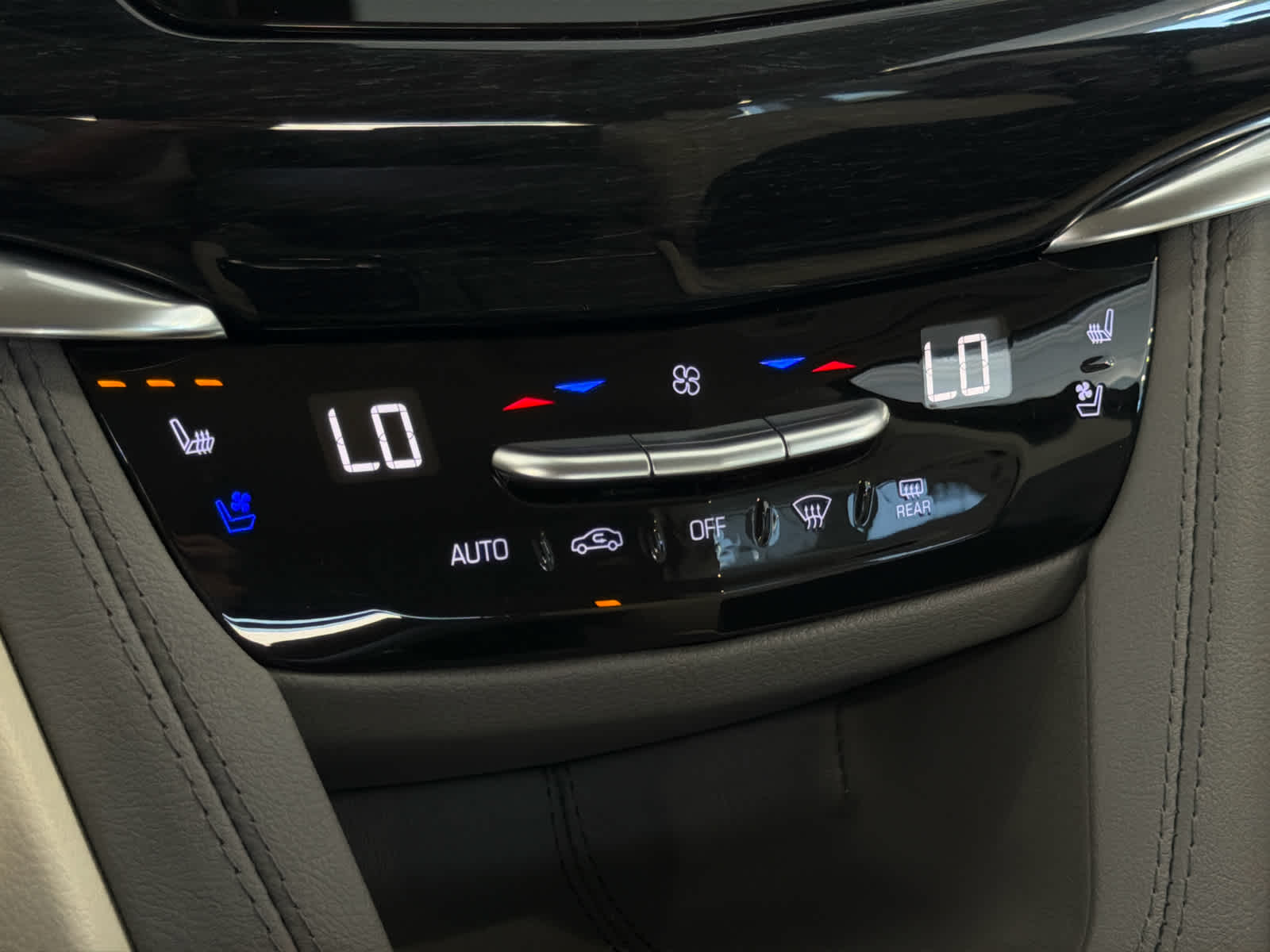 2025 Cadillac XT6 Premium Luxury photo 13