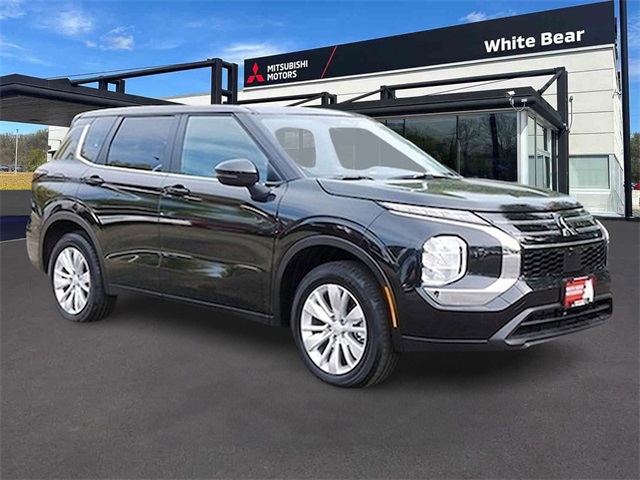 2025 Mitsubishi Outlander ES's photo