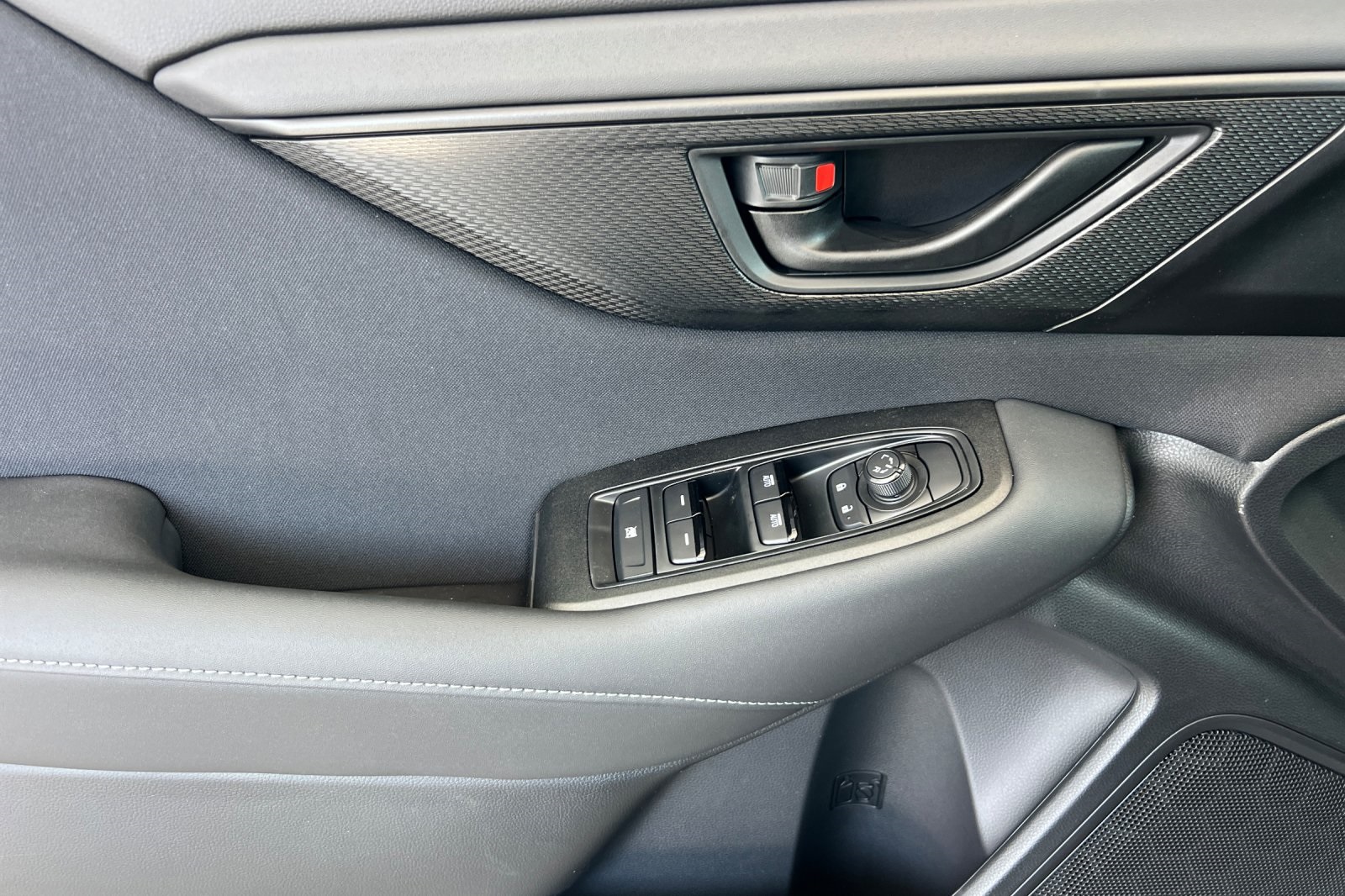 2025 Subaru Outback Base photo 37