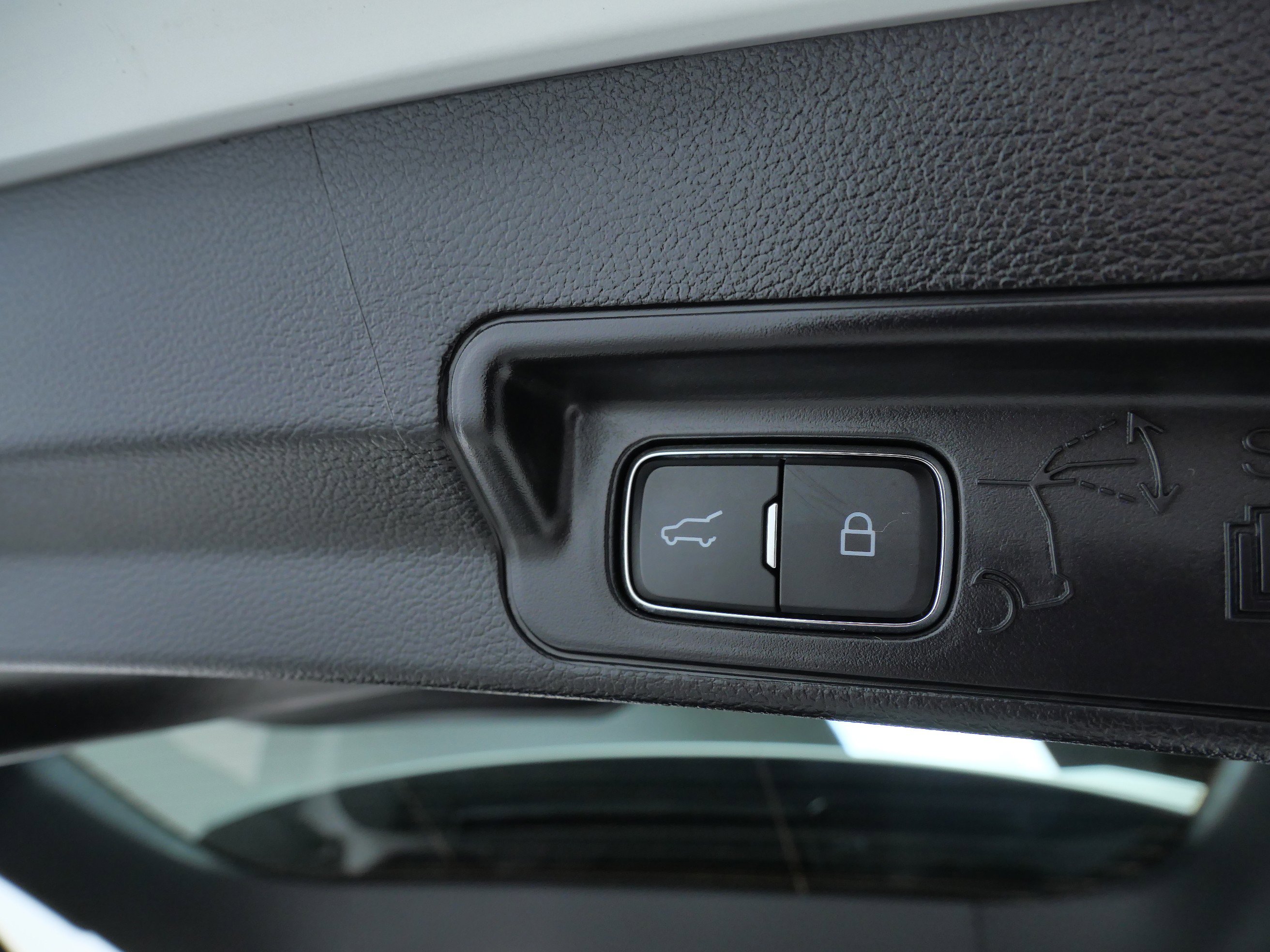 2022 Ford Explorer ST photo 6