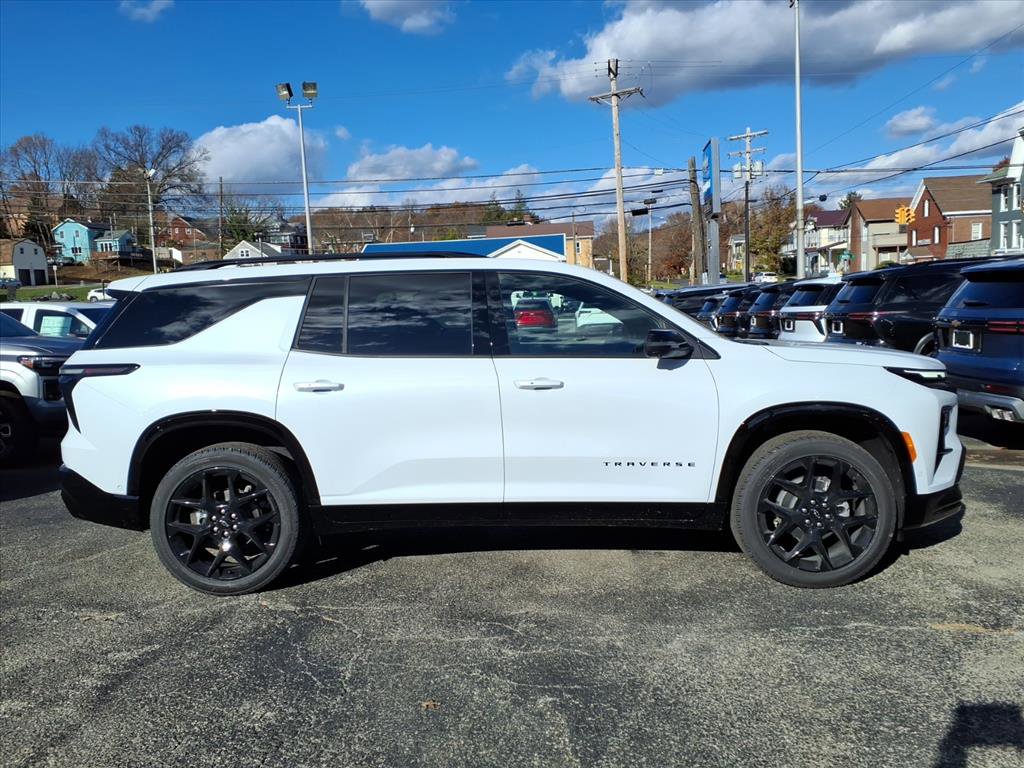 2026 Chevrolet Traverse RS photo 2