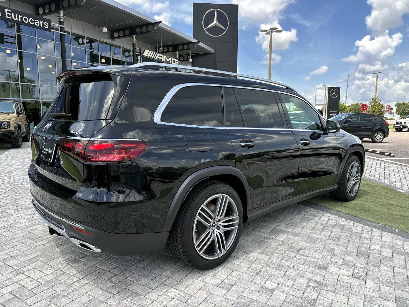 2025 Mercedes Benz GLS 450 4MATIC photo 3