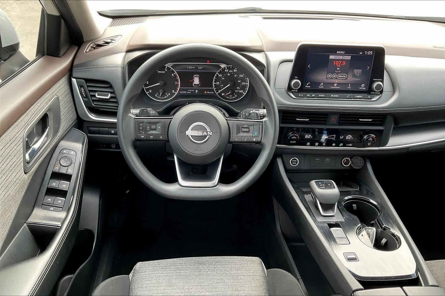 2023 Nissan Rogue SV photo 4