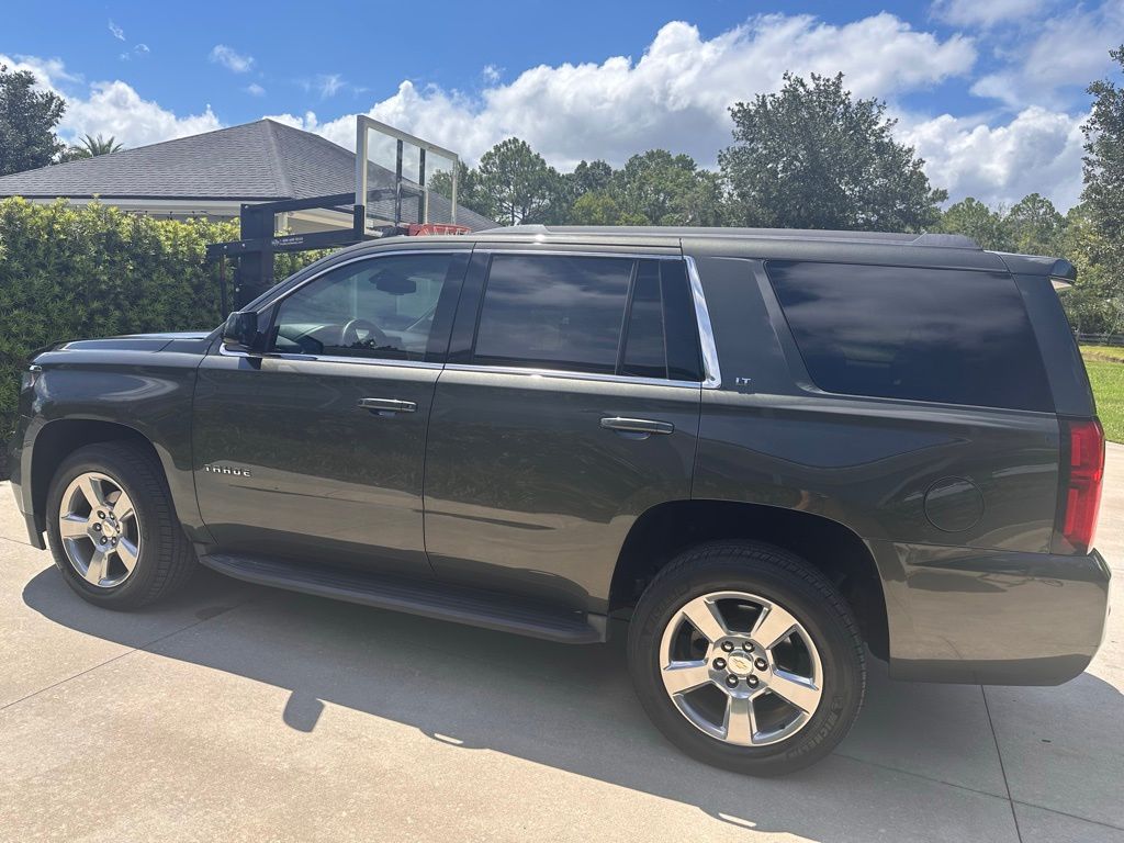 2019 Chevrolet Tahoe LT photo 3