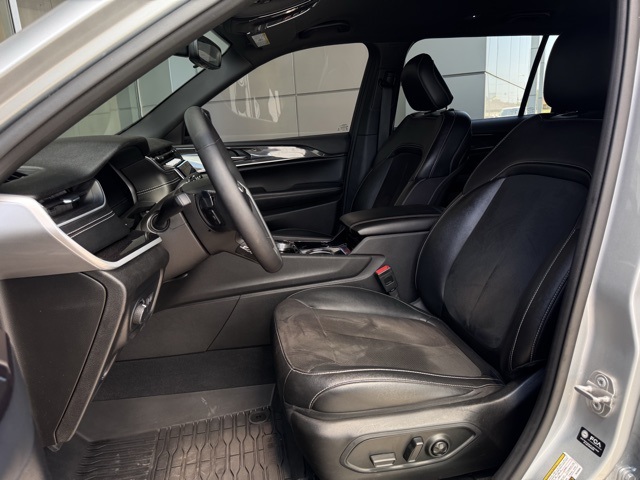 2023 Jeep Grand Cherokee Altitude photo 36