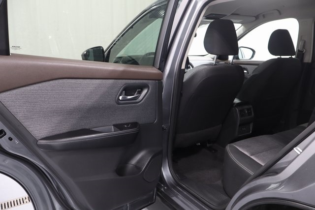 2023 Nissan Rogue SV photo 10