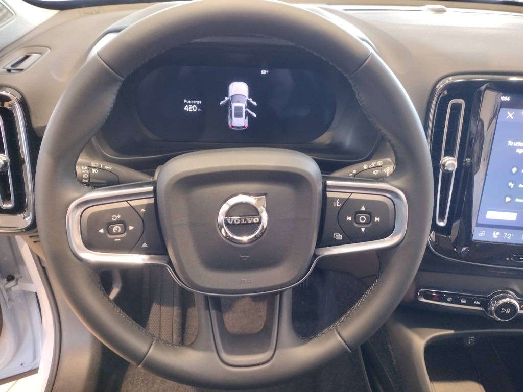 2026 VOLVO XC40 - Image 13