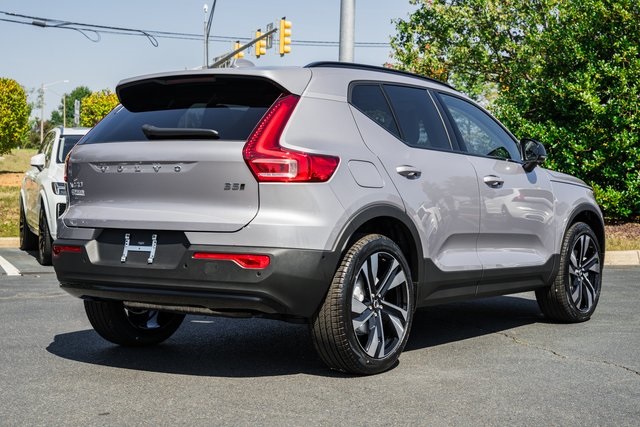 2026 Volvo XC40 Plus photo 4