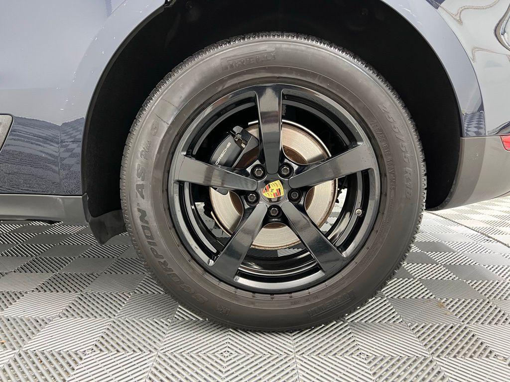 2021 Porsche Macan Base photo 36