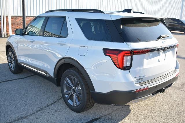 2025 Ford Explorer photo 4