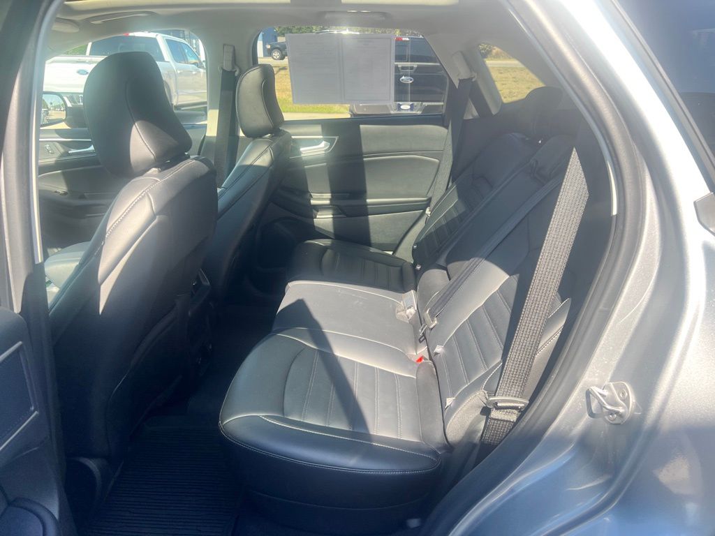2022 Ford Edge SEL photo 13