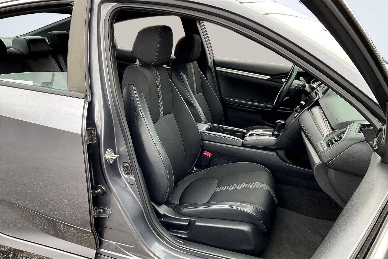 2019 Honda Civic Sport photo 7