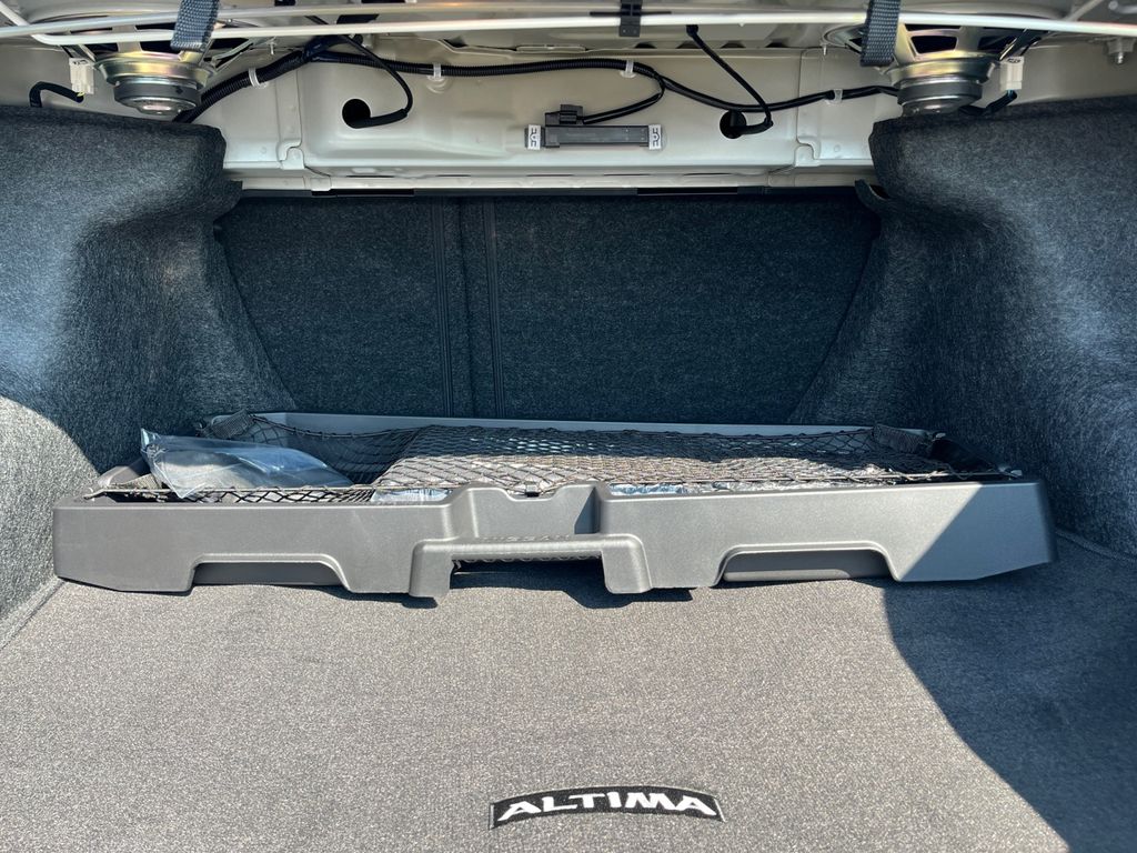 2025 Nissan Altima SV photo 9