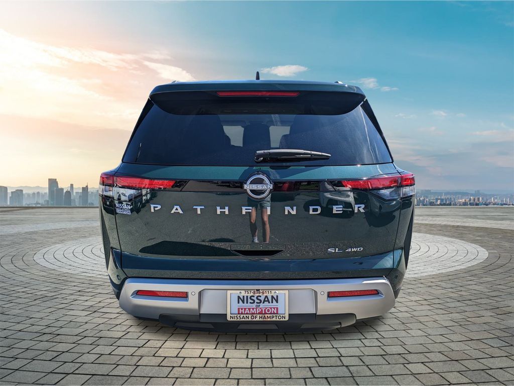 2025 Nissan Pathfinder SL photo 2