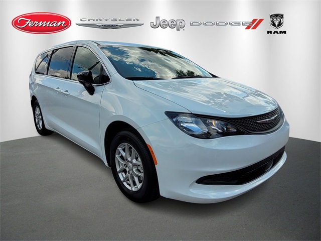 2026 Chrysler Voyager LX's photo