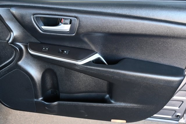 2017 Toyota Camry LE photo 19