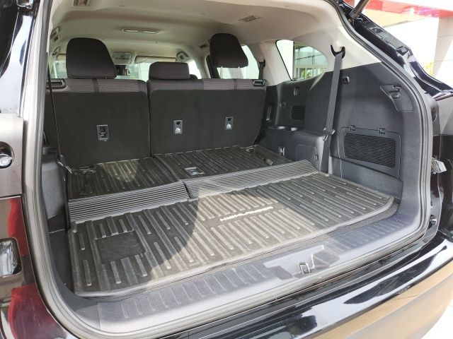 2022 Toyota Highlander Hybrid LE photo 19