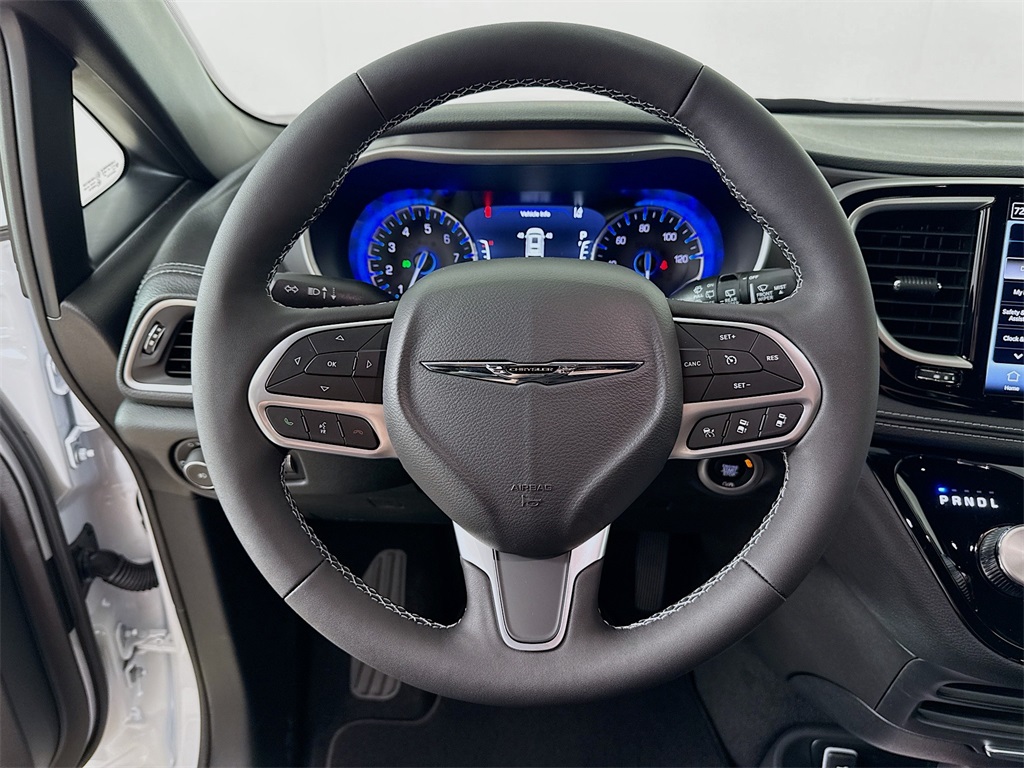 2025 Chrysler Pacifica photo 11