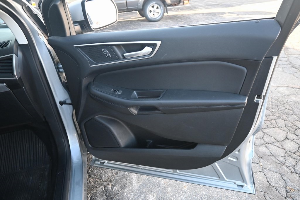 2022 Ford Edge SEL photo 23