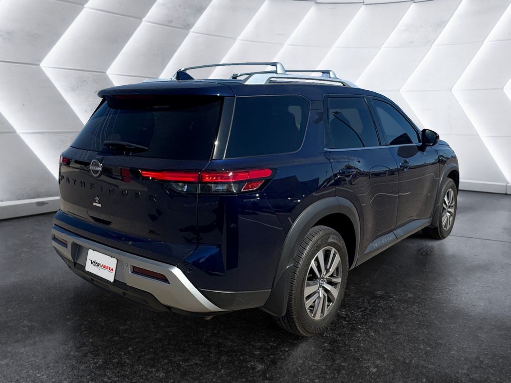 2023 Nissan Pathfinder SL photo 2