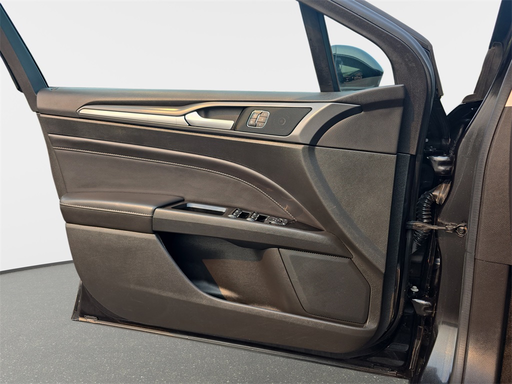 2014 Ford Fusion Titanium photo 19