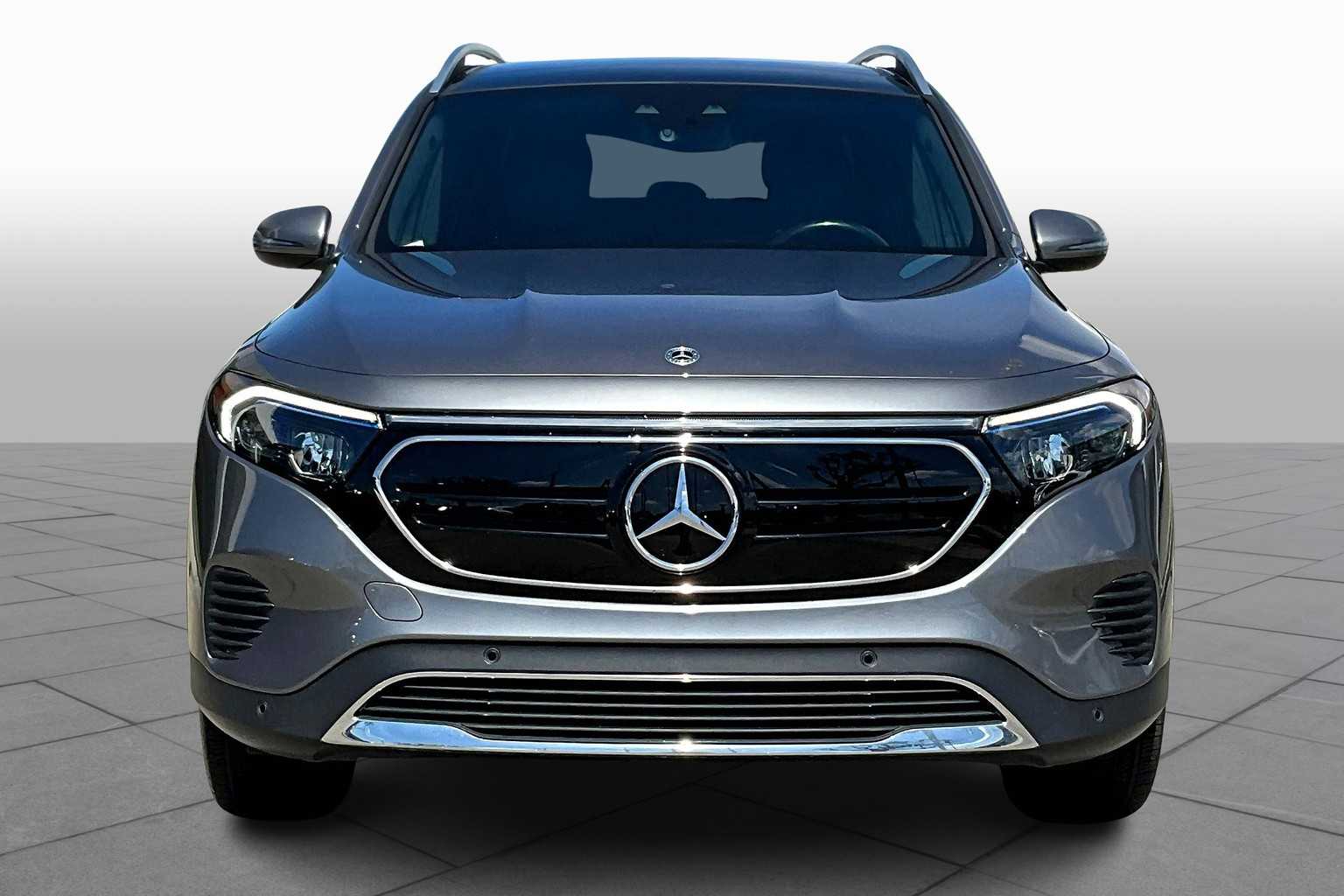 2022 Mercedes Benz EQB 350 4MATIC photo 3