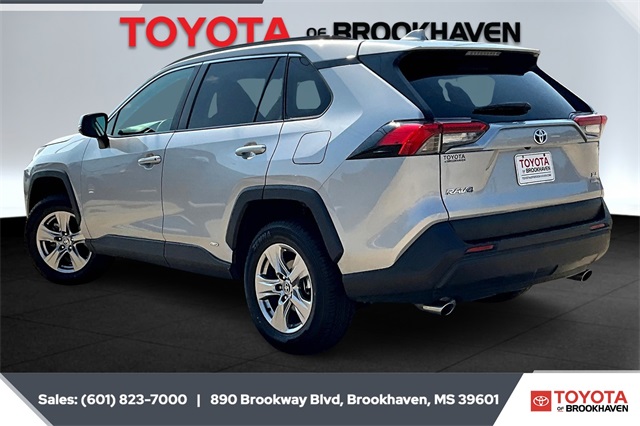 2024 Toyota RAV4 Hybrid XLE photo 2