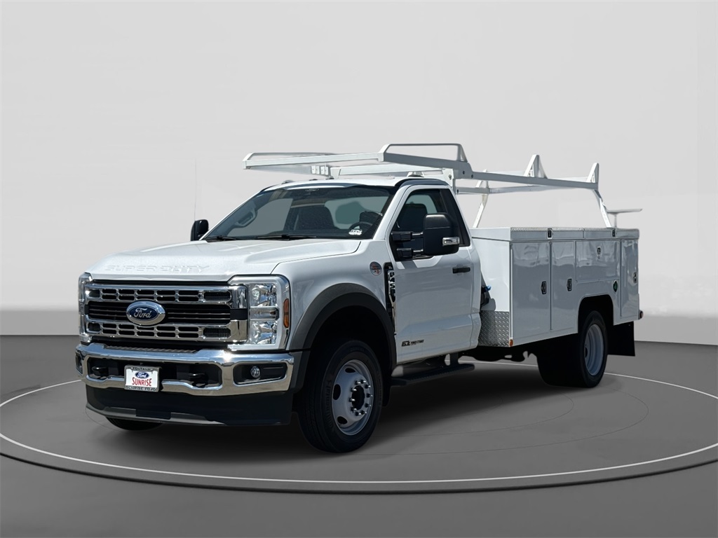 2024 Ford F-450 Super Duty Chassis Cab XL's photo