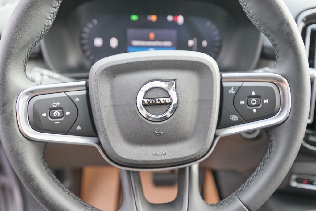 2026 VOLVO XC40 - Image 11