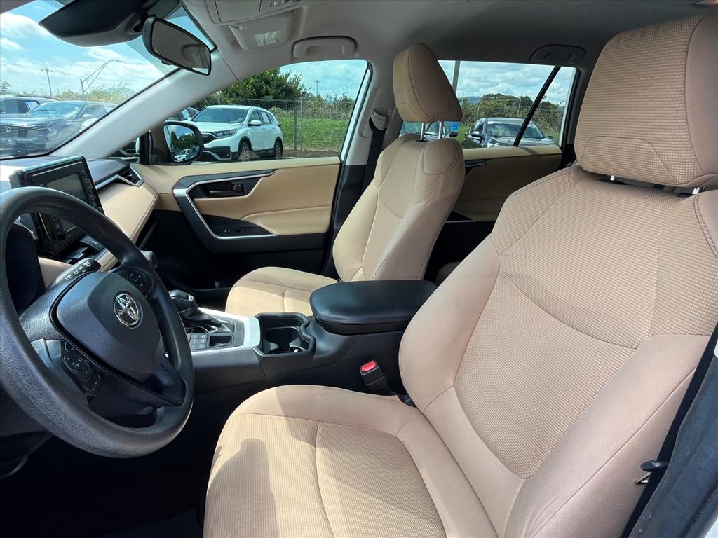 2021 Toyota RAV4 LE photo 7