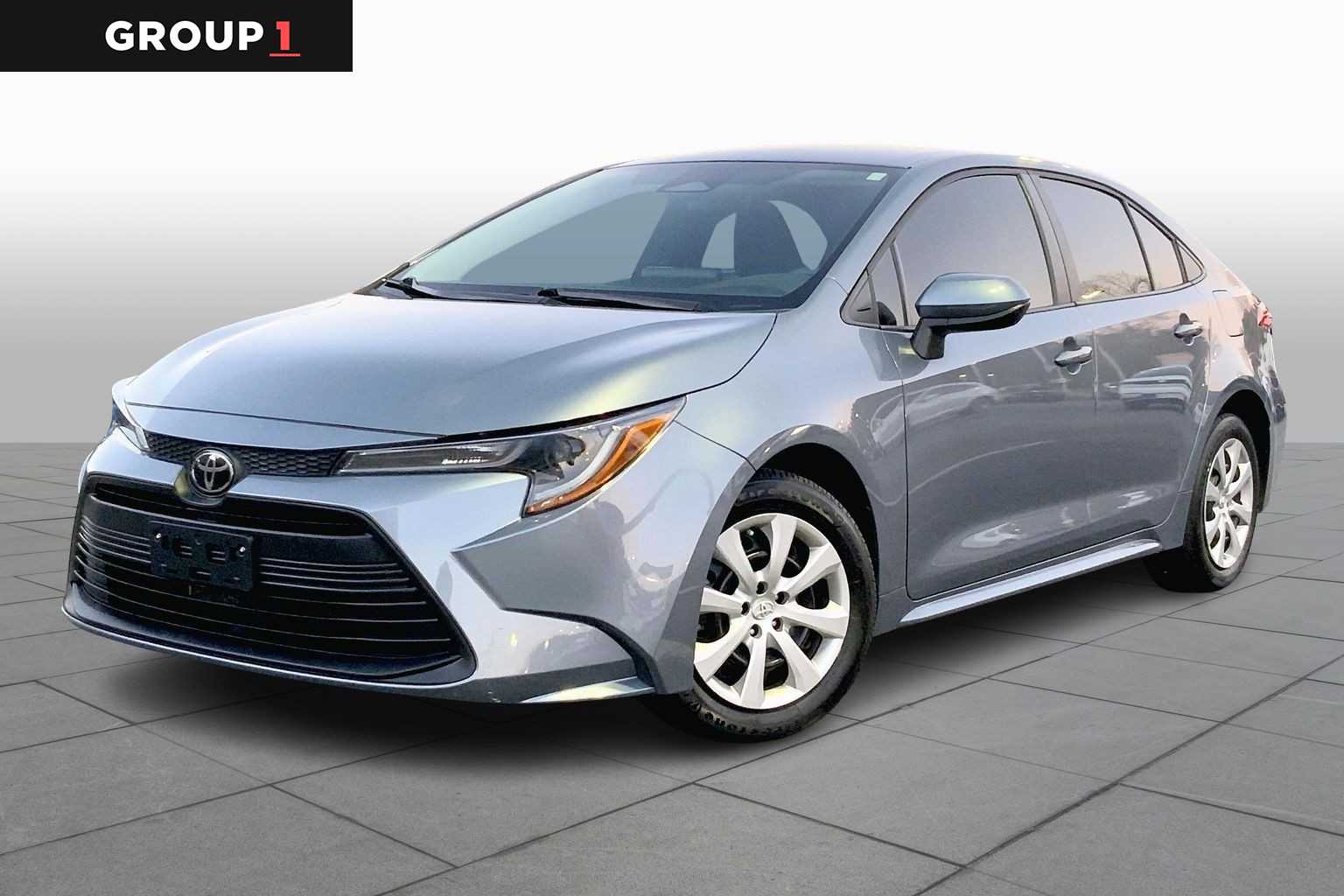 2024 Toyota Corolla LE's photo