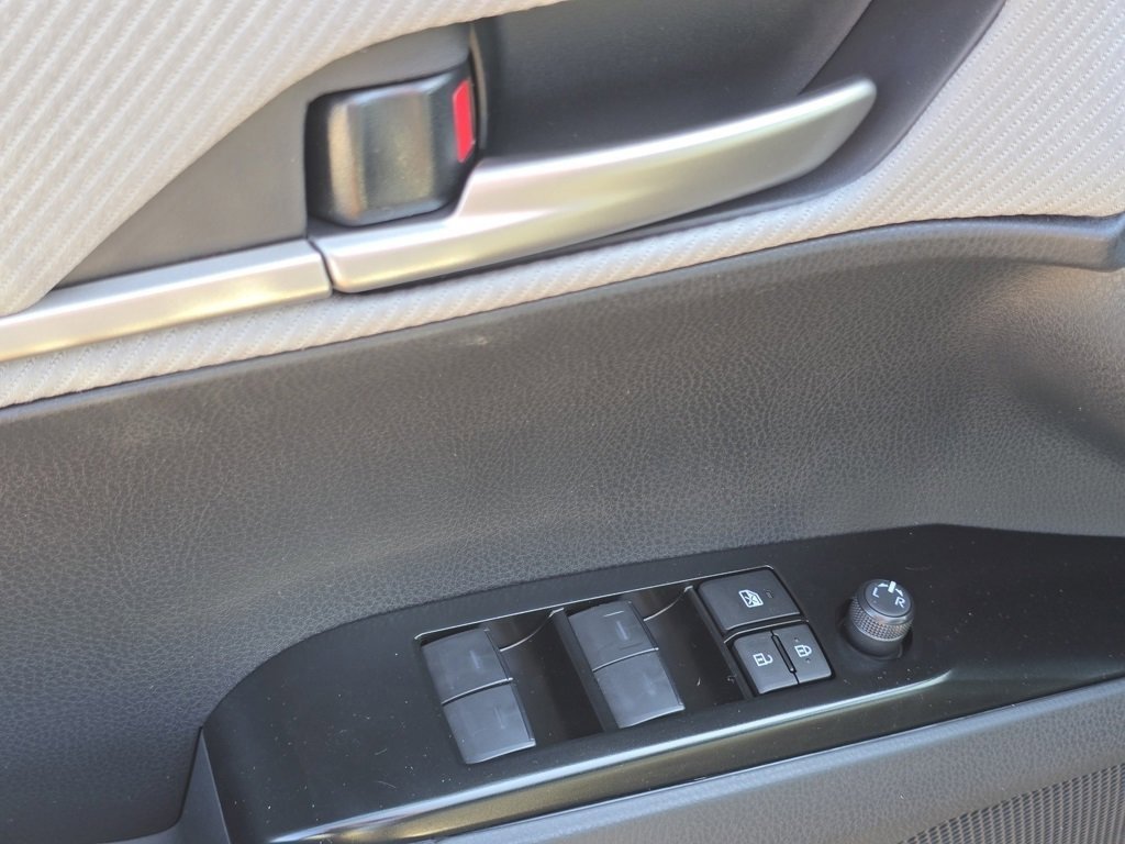 2026 Toyota Camry SE photo 14