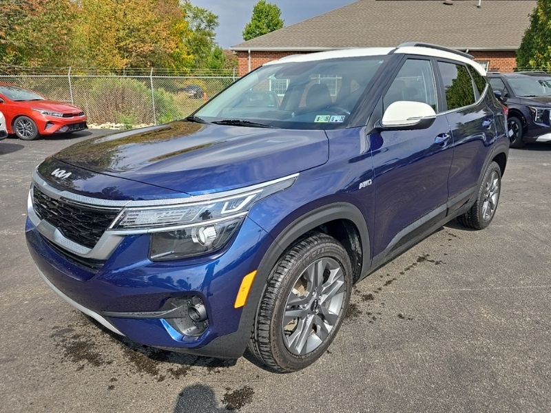 2022 Kia Seltos S photo 2