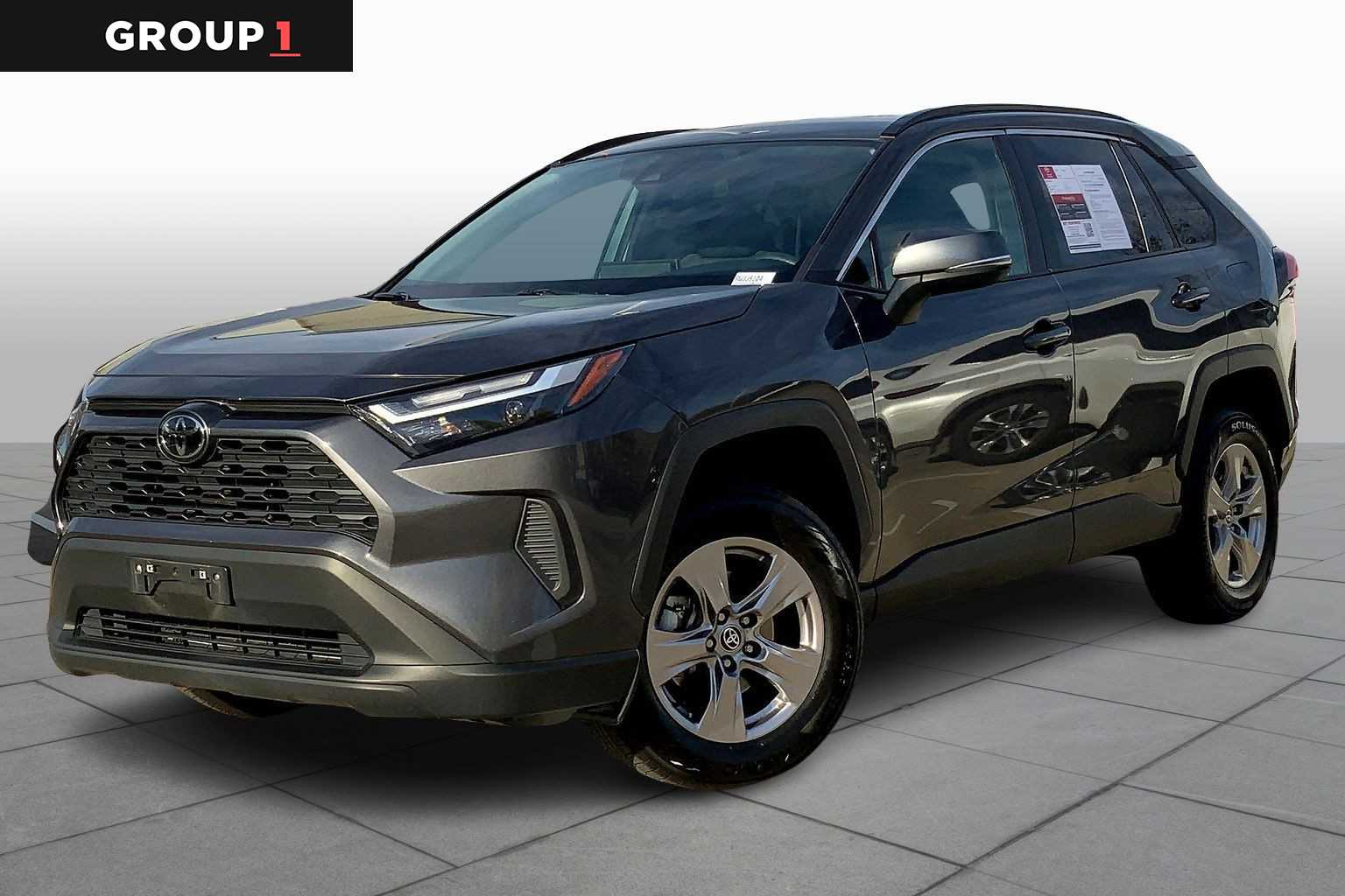 2024 Toyota RAV4 XLE's photo