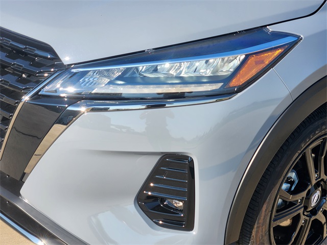 2024 Nissan Kicks SR photo 7