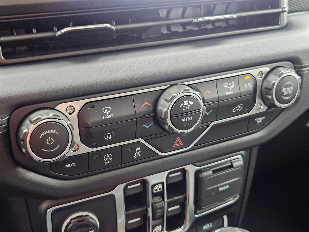 2025 Jeep Wrangler Rubicon photo 22