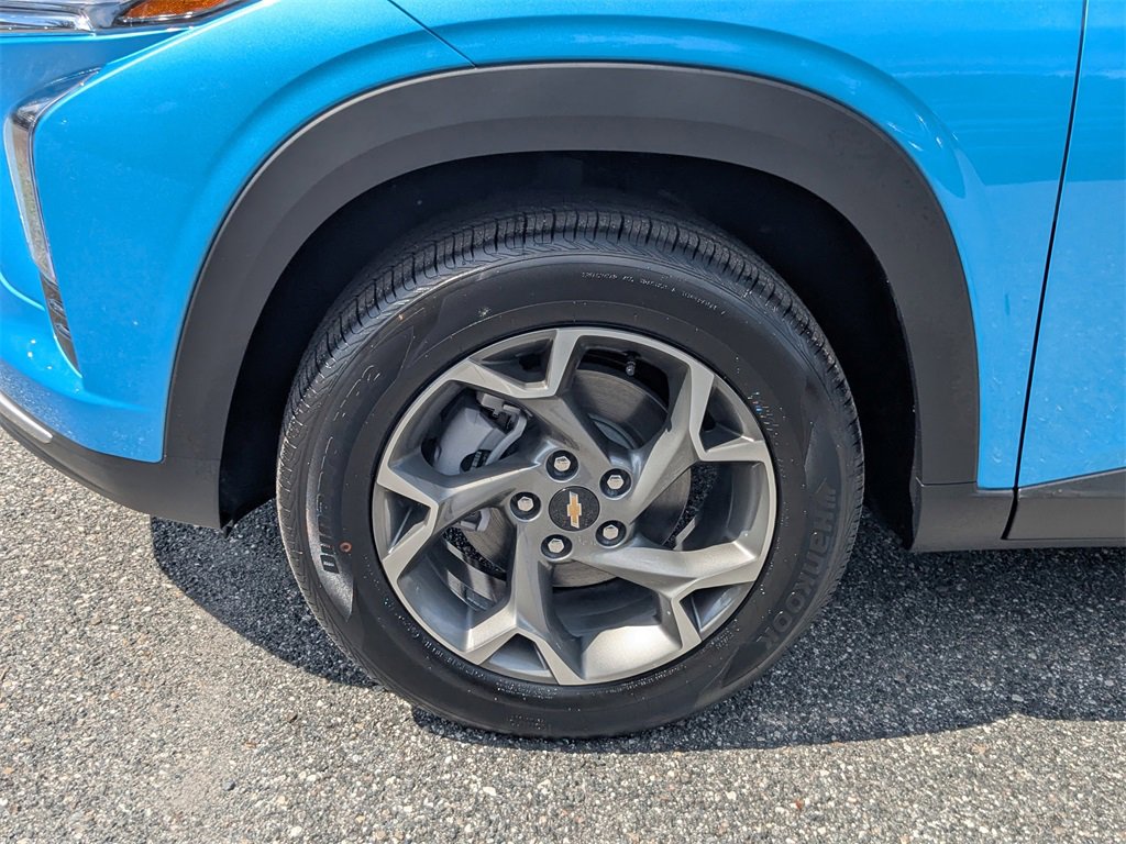 2025 Chevrolet Trax LT photo 8